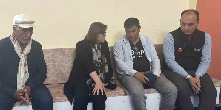 Şahin Kaybolan Onur’un Acılı Ailesini Ziyaret Etti