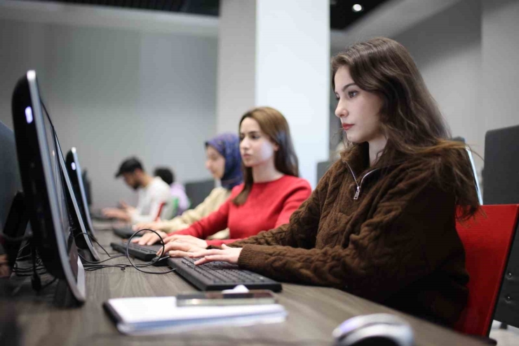 Hasan Kalyoncu Üniversitesi, Girişimci Ve Yenilikçi Üniversiteler Arasında Zirveye Yükseldi