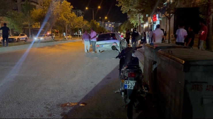 Feci Kaza Kamerada... Hızla Gelen Araç, Otomobil Ve Motosiklete Çarptı: 1’i Ağır 2 Yaralı