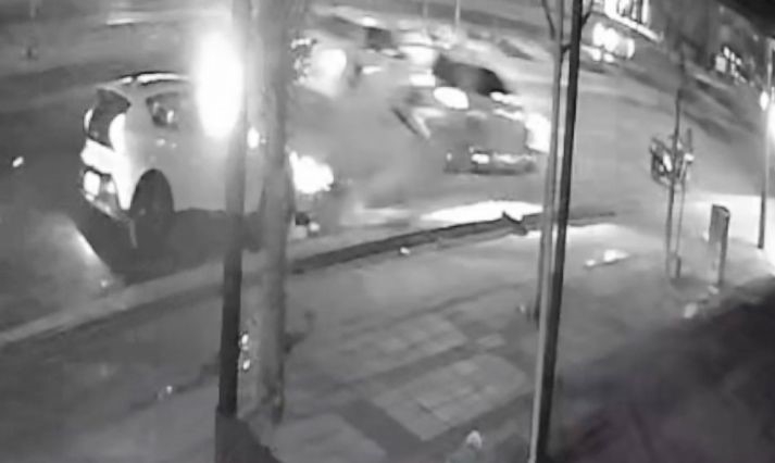 Feci Kaza Kamerada... Hızla Gelen Araç, Otomobil Ve Motosiklete Çarptı: 1’i Ağır 2 Yaralı