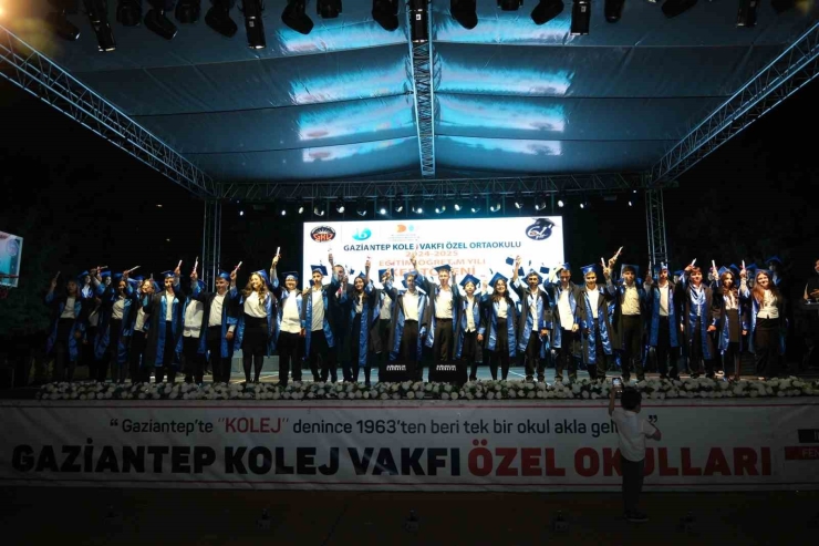 Gkv Ortaokul Mezunlarını Uğurladı
