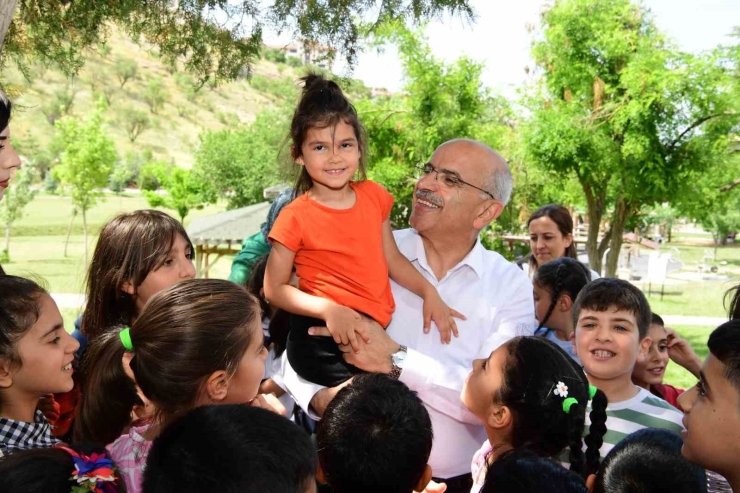 Rengarenk Uçurtmalar Beydağı’nda Gökyüzüyle Buluştu