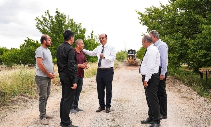 Yeşilyurt Belediyesi Kırsal Yollar İçin Seferberlik Başlattı