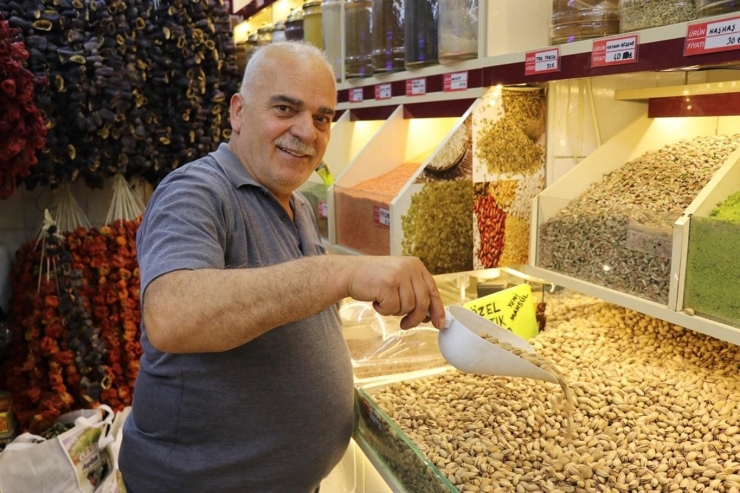 Gaziantep’in Tarihi Çarşılarında Bayram Hareketliliği Başladı