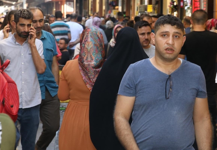 Gaziantep’in Tarihi Çarşılarında Bayram Hareketliliği Başladı