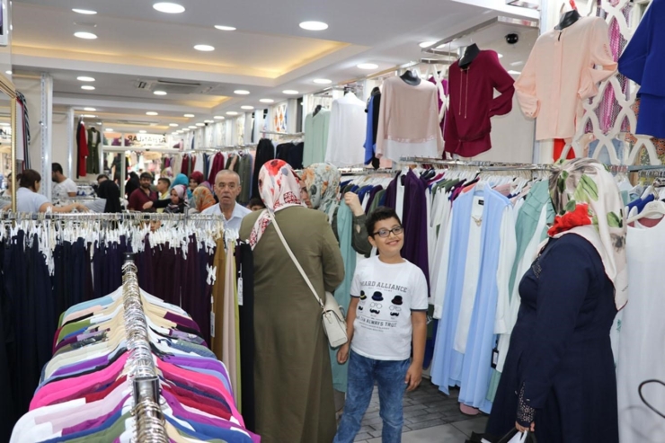Gaziantep’in Tarihi Çarşılarında Bayram Hareketliliği Başladı