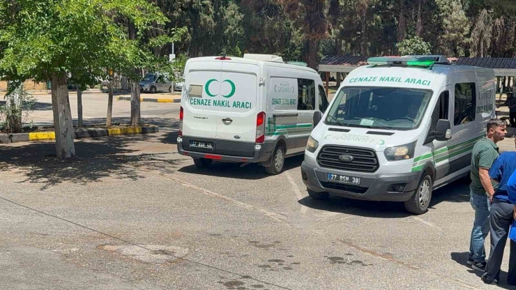 Kazada Hayatını Kaybeden 2 Gencin Cenazesi Yakınlarına Teslim Edildi