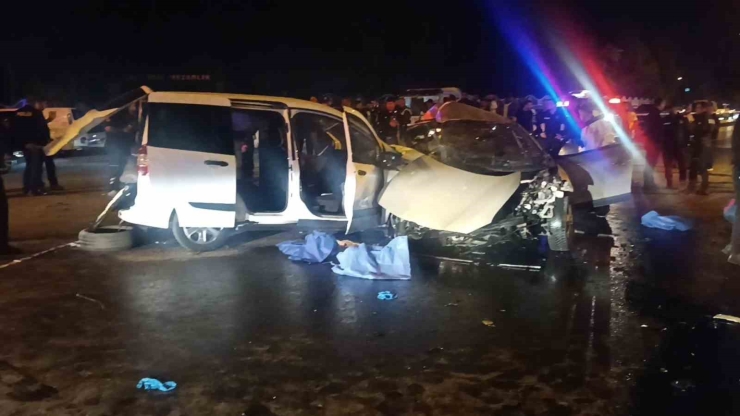 Gaziantep’te İki Araç Kafa Kafaya Çarpıştı: 5 Ölü, 2 Yaralı