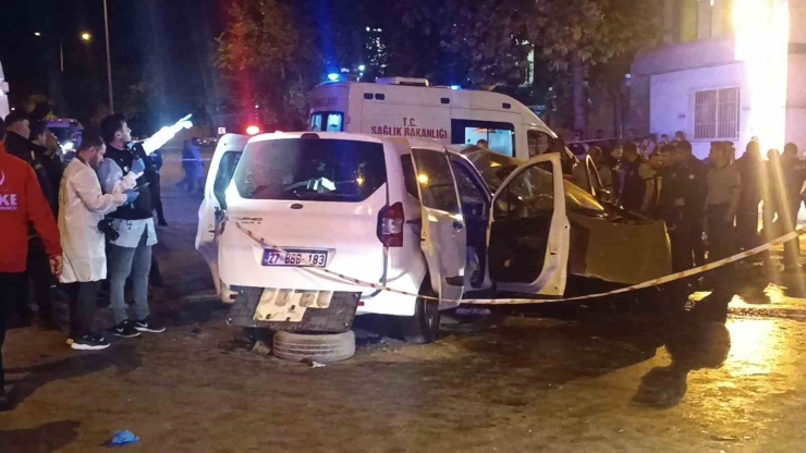 Gaziantep’te İki Araç Kafa Kafaya Çarpıştı: 5 Ölü, 2 Yaralı
