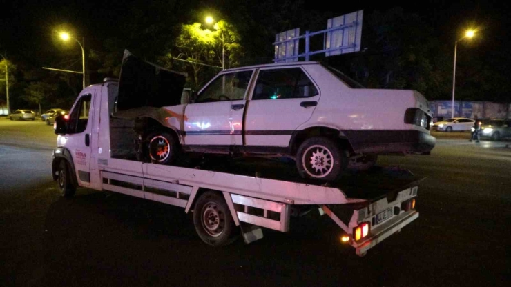 Malatya’da İki Aracın Karıştığı Kazada Ortalık Savaş Alanına Döndü: 4 Yaralı