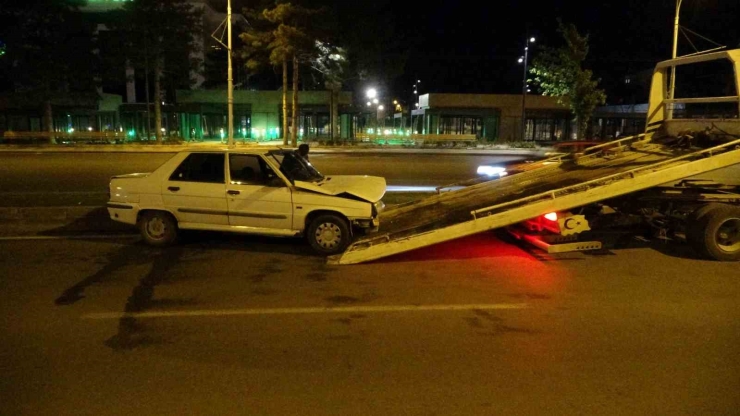 Malatya’da İki Aracın Karıştığı Kazada Ortalık Savaş Alanına Döndü: 4 Yaralı