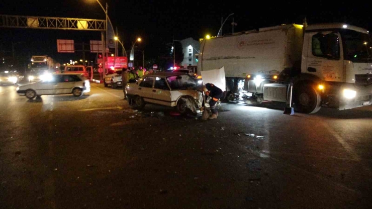 Malatya’da İki Aracın Karıştığı Kazada Ortalık Savaş Alanına Döndü: 4 Yaralı