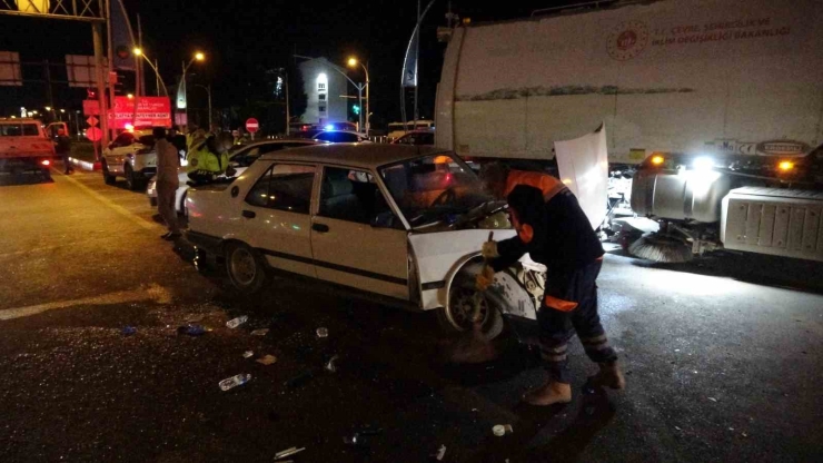 Malatya’da İki Aracın Karıştığı Kazada Ortalık Savaş Alanına Döndü: 4 Yaralı