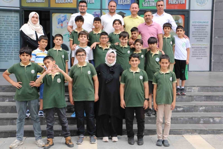Diyarbakır’daki Öğrenciler Bursluluk Sınavında Büyük Başarı Elde Etti