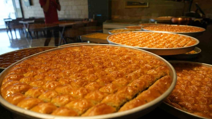 Gaziantep’te Baklavacıların Bayram Mesaisi Başladı
