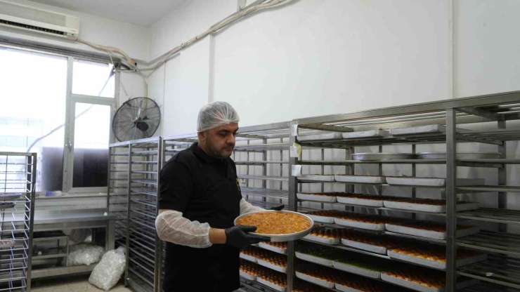 Gaziantep’te Baklavacıların Bayram Mesaisi Başladı