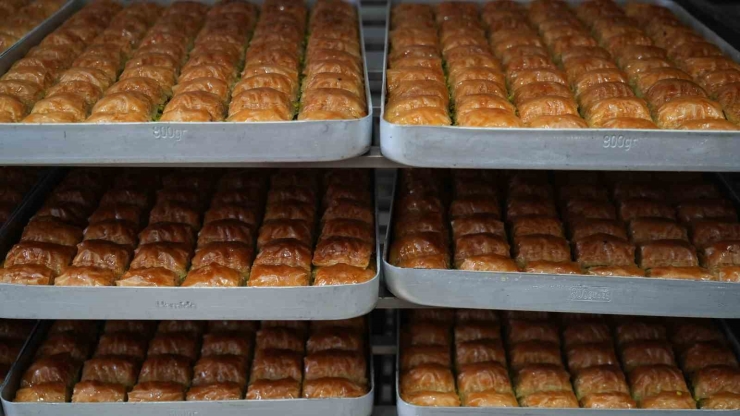 Gaziantep’te Baklavacıların Bayram Mesaisi Başladı