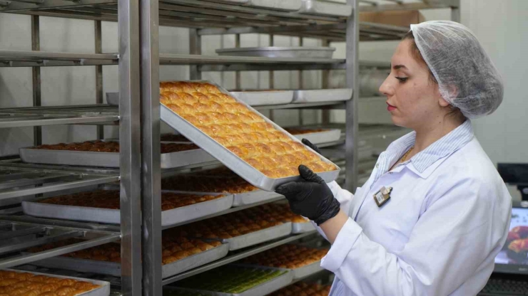 Gaziantep’te Baklavacıların Bayram Mesaisi Başladı