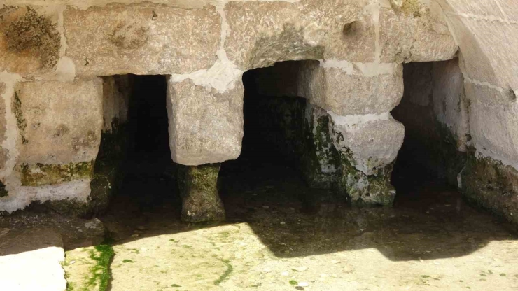 Perre Antik Kentteki Kazılar Roma Çeşmesi’nden Başladı