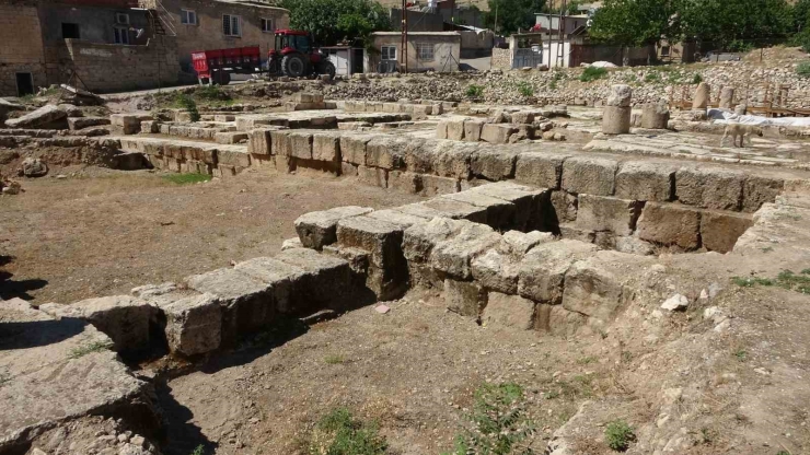 Perre Antik Kentteki Kazılar Roma Çeşmesi’nden Başladı