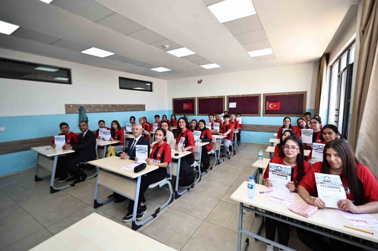 Şahinbey Belediyesi’nden Öğrencilere Deneme Seti Desteği