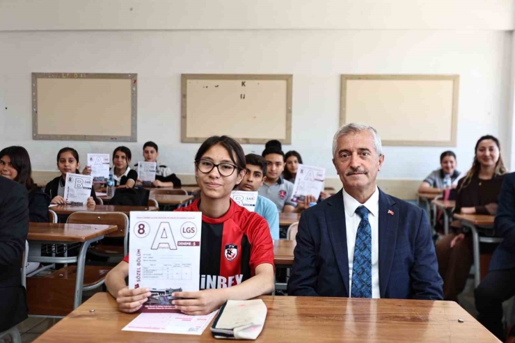 Şahinbey Belediyesi’nden Öğrencilere Deneme Seti Desteği