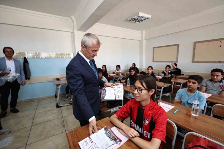 Şahinbey Belediyesi’nden Öğrencilere Deneme Seti Desteği