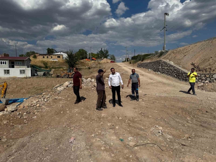 Akçadağ’da Yollar Yenileniyor
