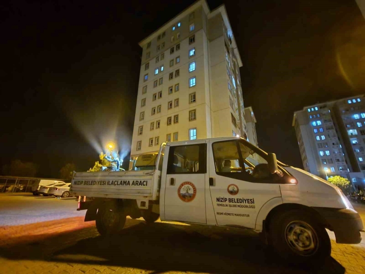 Nizip Belediyesi, Sinek, Sivrisinek Ve Haşere Sorununa Karşı İlaçlama Yaptı