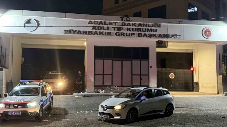 Diyarbakır’da Yangında Hayatını Kaybeden Anne Ve Üç Çocuğu Defnedildi