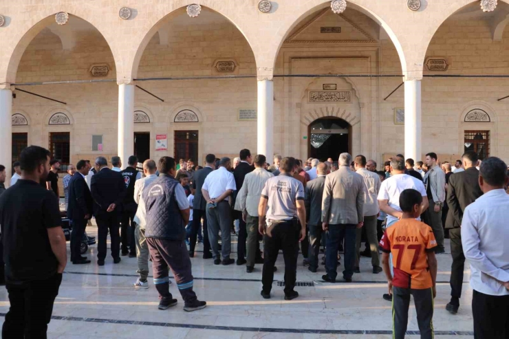 Peygamberler Şehri Şanlıurfa’da Bayram Namazı Coşkusu