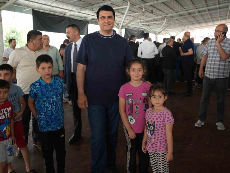 Yılmaz Ve Şahin Vatandaşlarla Bayramlaştı