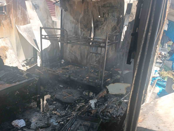Yanan Konteynerler Paniğe Neden Oldu