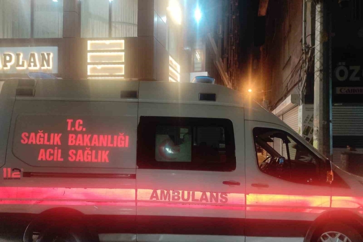 Diyarbakır’da İki Ambulans Akli Dengesi Yerinde Olmayan Şahıs Tarafından Taşlandı