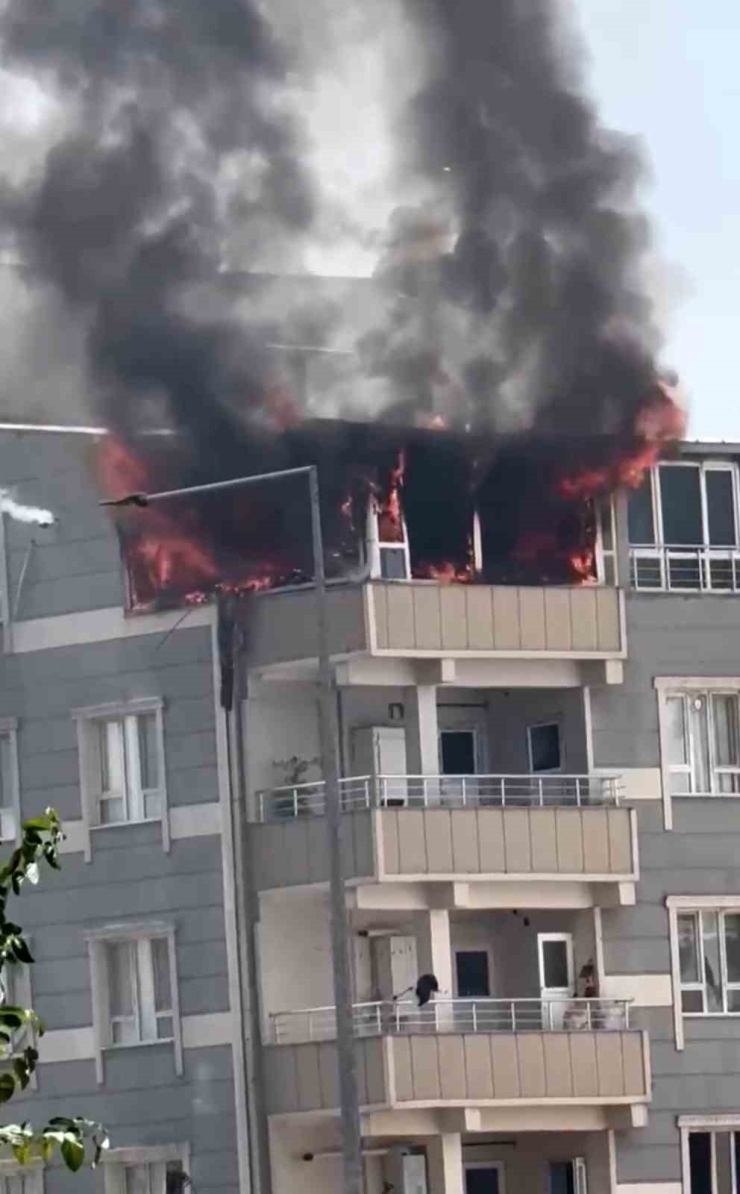 Siverek’te Aparman Yangını Korkuttu