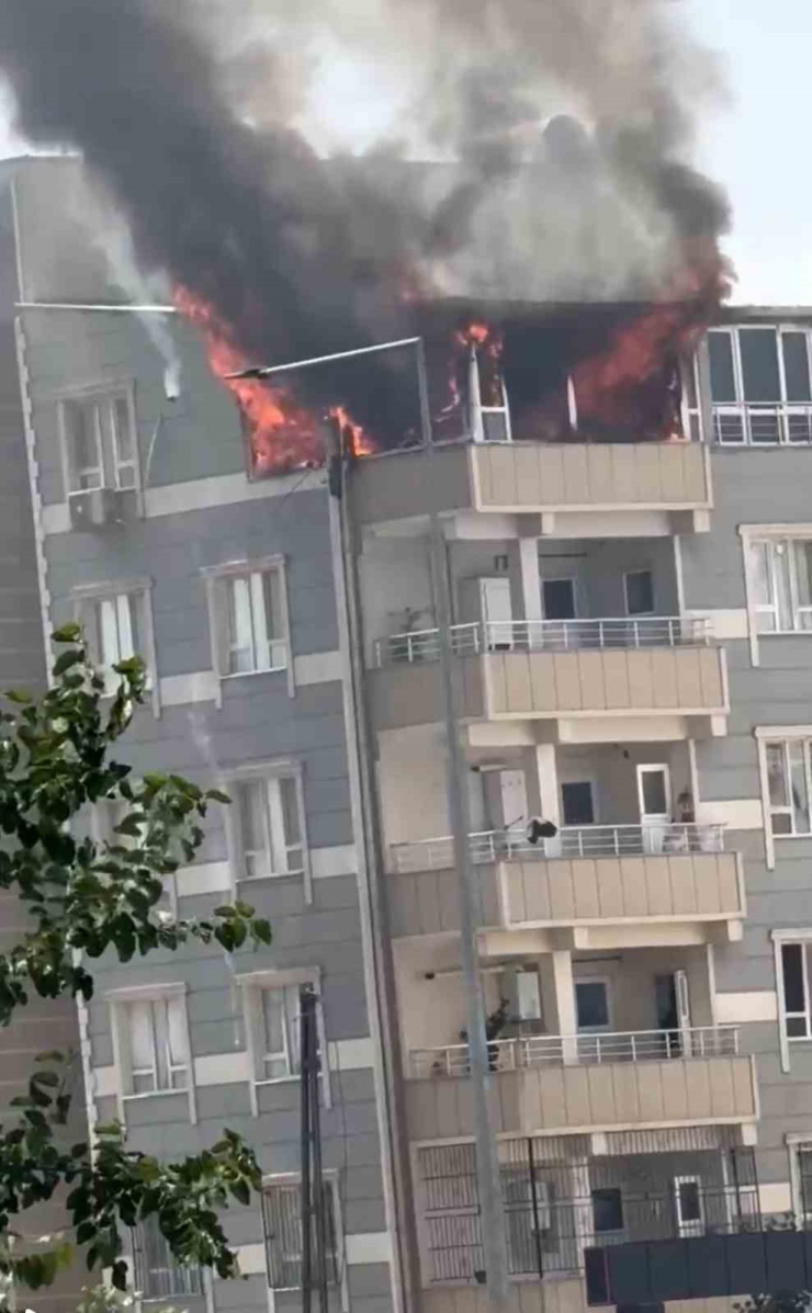 Siverek’te Aparman Yangını Korkuttu