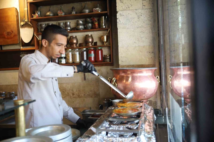 Bayramda Sıcaklara Rağmen Gazianteplilerin Vazgeçilmez Yemeği: Beyran