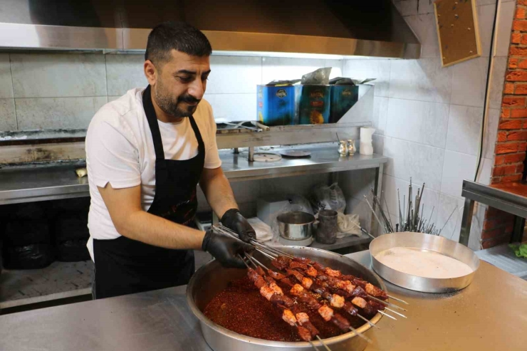 Diyarbakır’ın Tescilli Kadayıf Ve Ciğeri Bayramda Tercih Edilen Lezzetler Arasında