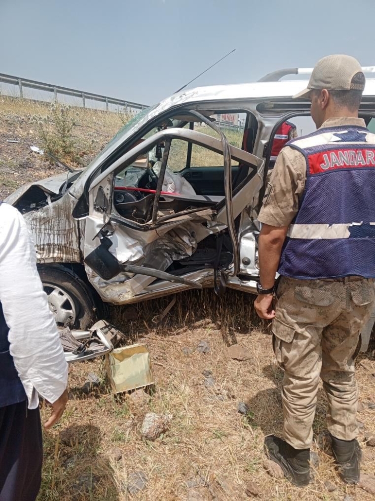 Siverek’te Trafik Kazası: 2’si Bebek 4 Yaralı