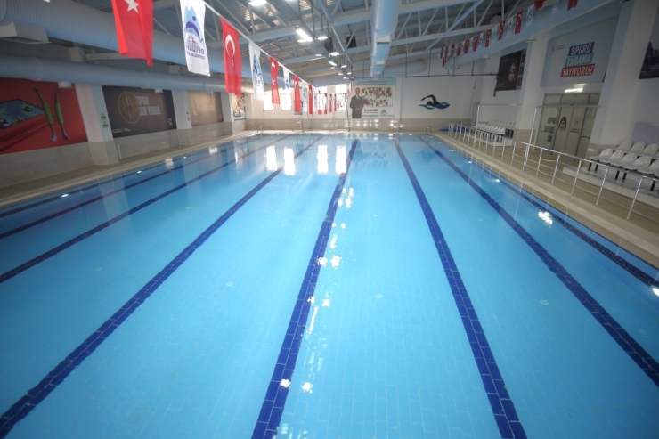Yarı Olimpik Yüzme Havuzu Sezona Start Veriyor