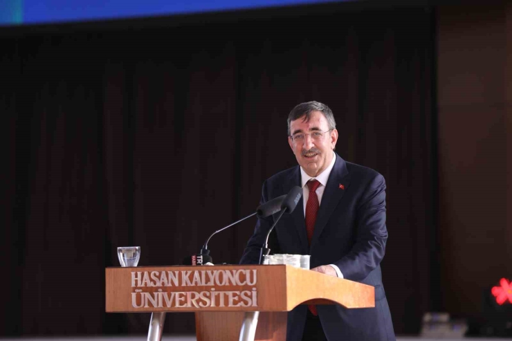 Hkü Kuruluşunun 17. Yılında Bin 657 Öğrencisini Mezun Etmenin Gururunu Yaşadı
