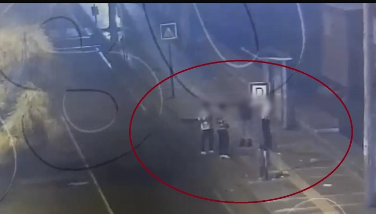 Güvenlik Kameralarından Tespit Edilen Hırsızlar, Pazarcı Ve Simitçi Kılığına Giren Polisler Tarafından Yakalandı