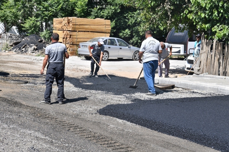 Yeşilyurt’ta Yollar Baştan Aşağı Yenileniyor