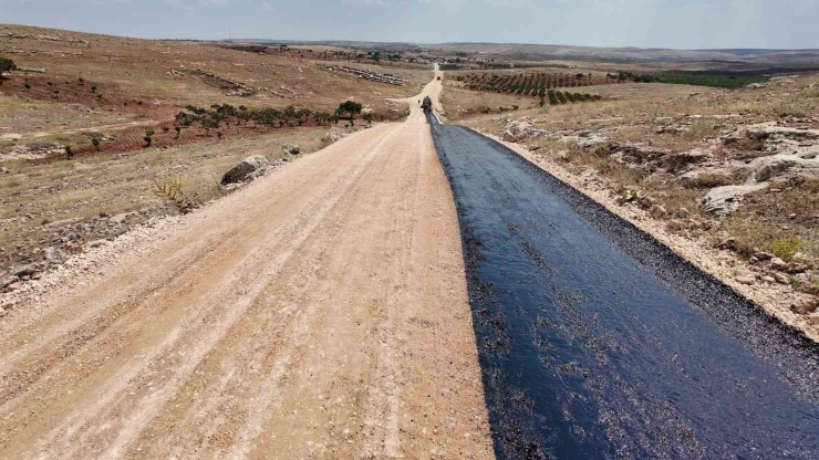 Bozova’da 6 Mahalleyi Birbirine Bağlayan Yol Asfaltlandı