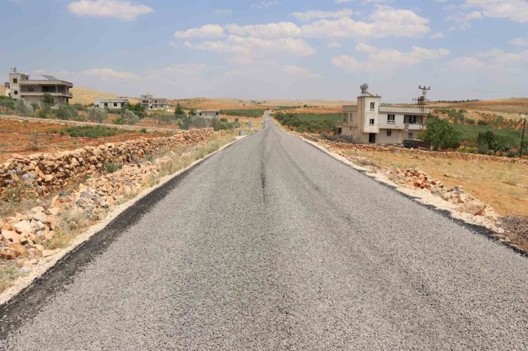 Bozova’da 6 Mahalleyi Birbirine Bağlayan Yol Asfaltlandı