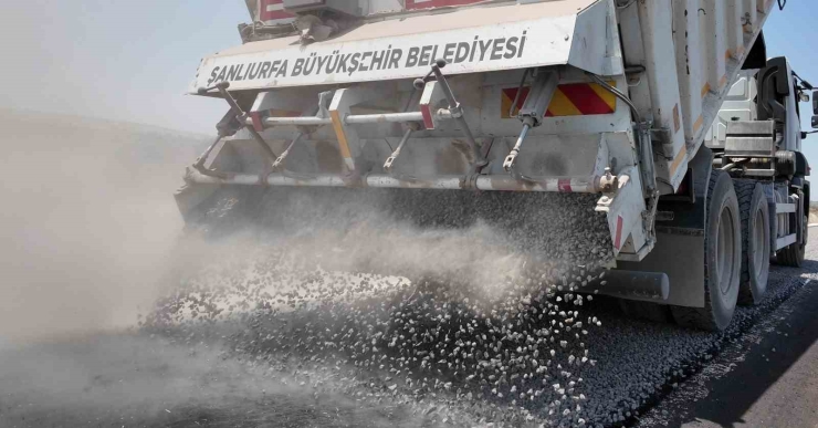 Bozova’da 6 Mahalleyi Birbirine Bağlayan Yol Asfaltlandı