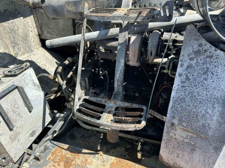 Biçerdöverin Motor Kısmında Çıkan Yangın Buğday Tarlasına Zarar Verdi