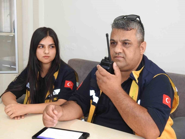 Sağlık Çalışanı Baba Ve Kızı Birlikte Hayat Kurtarıyor