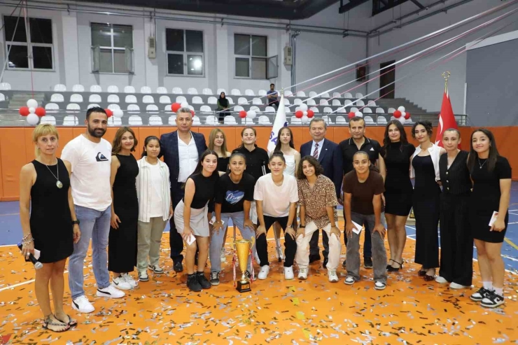 Adil Sani Konukoğlu Spor Lisesi’nde Mezuniyet Heyecanı