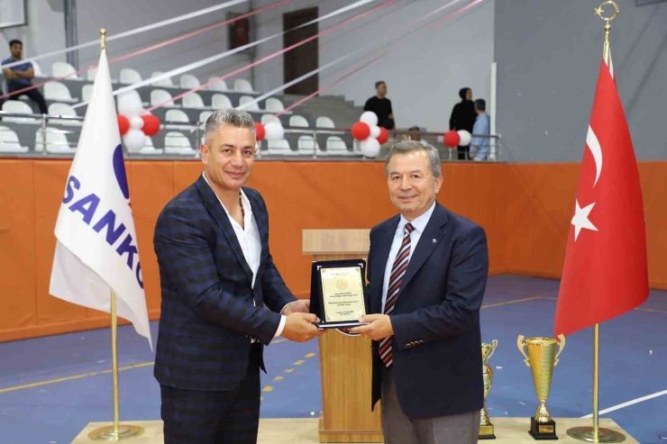Adil Sani Konukoğlu Spor Lisesi’nde Mezuniyet Heyecanı